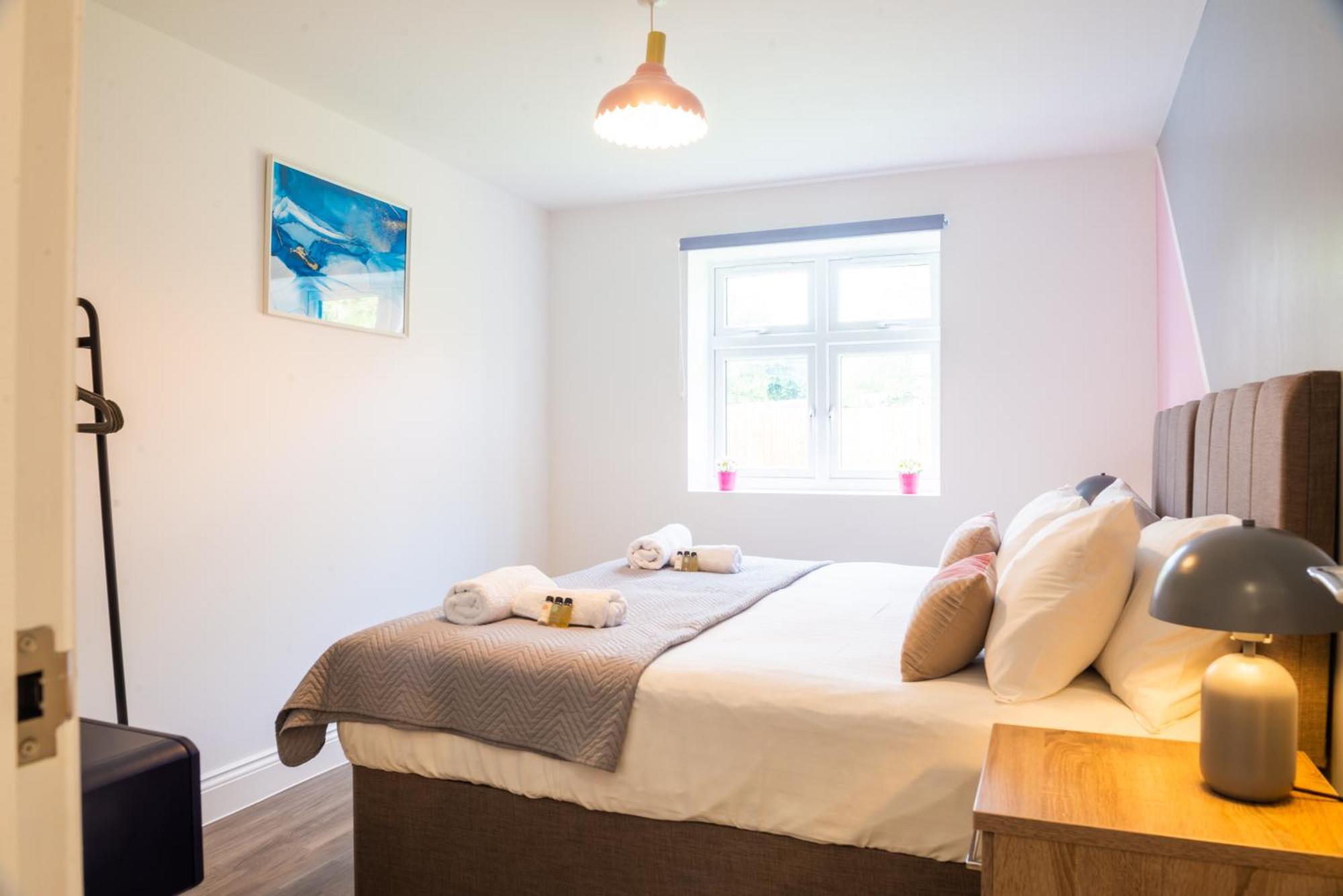 The 'Pinky' - Beautiful 1 Bed Apartment In Hatfield - Free Parking - Near Uni & Business Park - Big Savings On Long Stays المظهر الخارجي الصورة