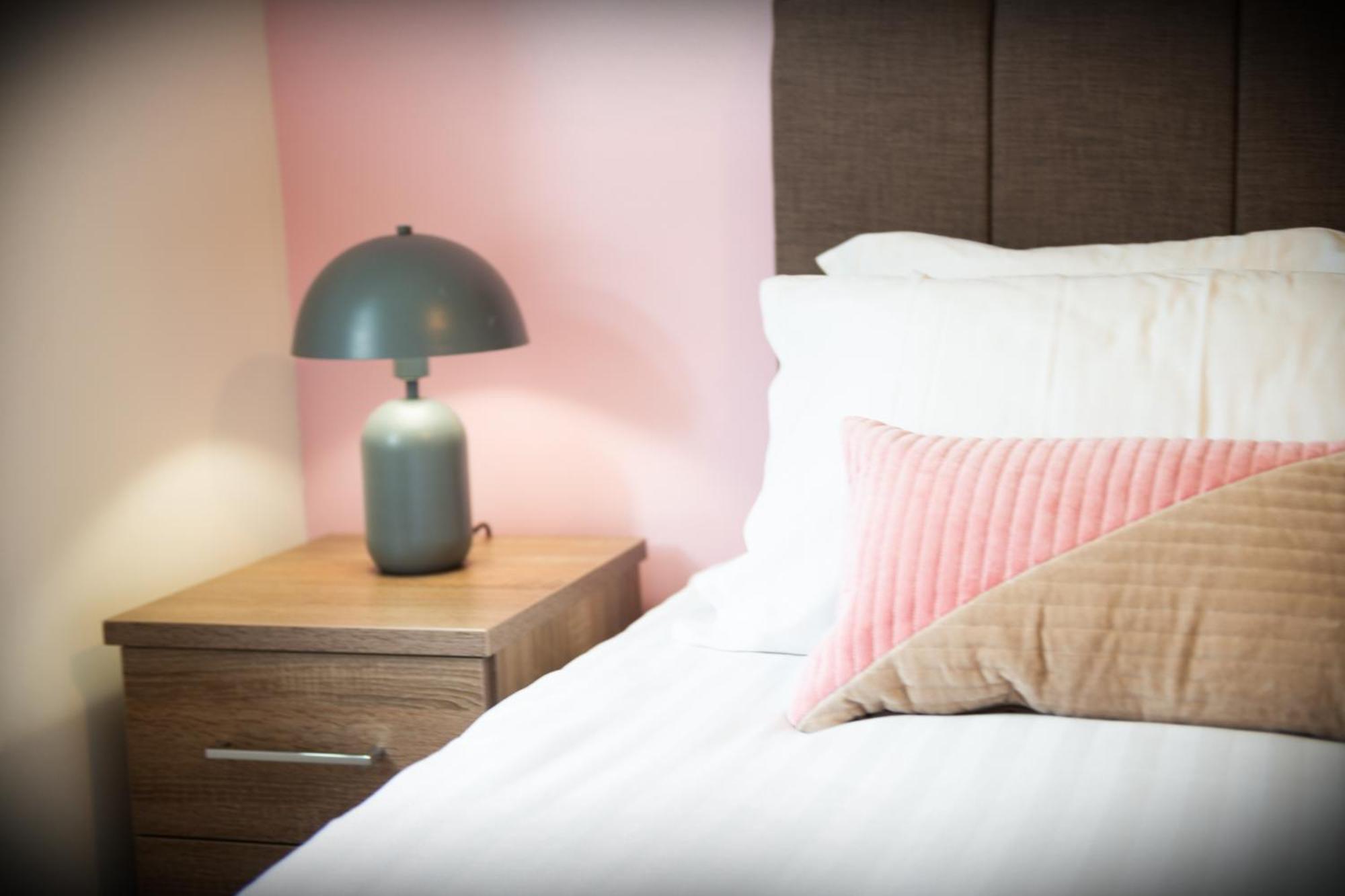 The 'Pinky' - Beautiful 1 Bed Apartment In Hatfield - Free Parking - Near Uni & Business Park - Big Savings On Long Stays المظهر الخارجي الصورة